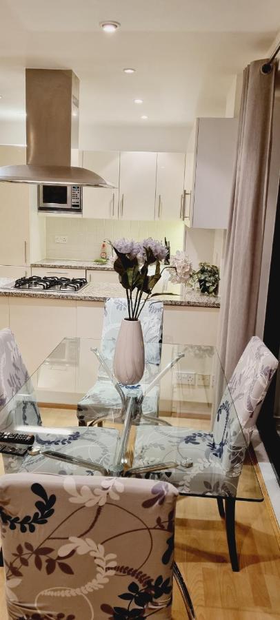 Luxury Canary Wharf Apartment With Free Parking Londra Esterno foto